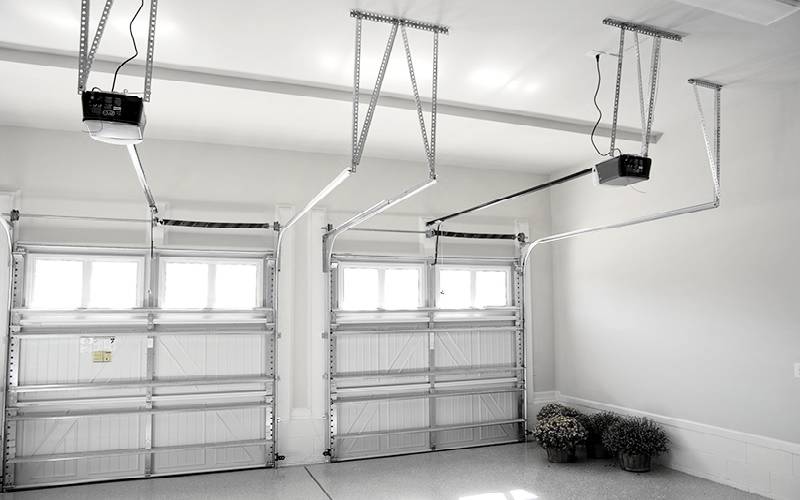 Choosing the Right Panel Lift Garage Door For Your Home