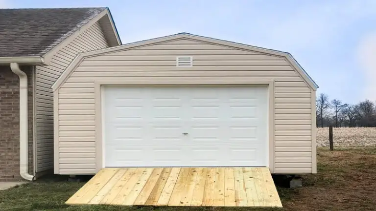 how many square feet is a 1.5 car garage