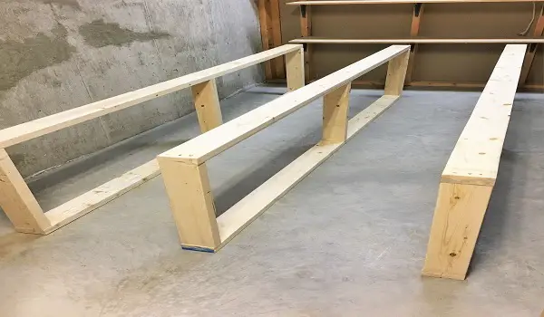 assembling garage shelves with 2x4