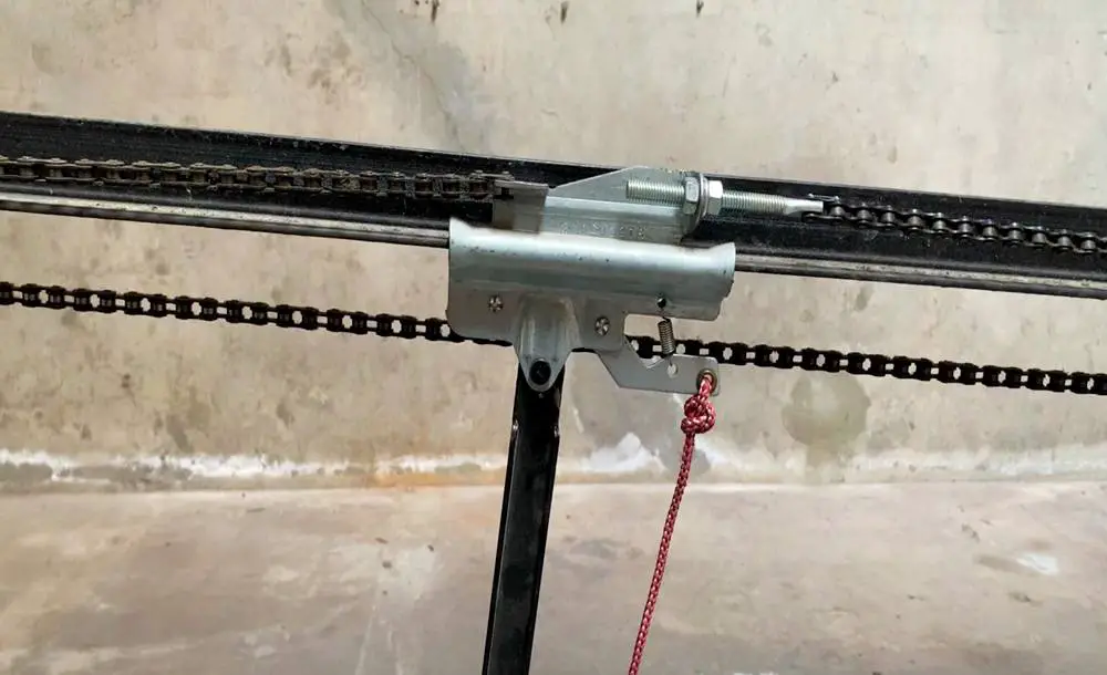 how to tighten a garage door chain